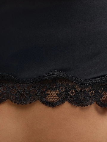Haut 'Deep Neck Lace Top' cfab (formerly creamy fabrics) en noir