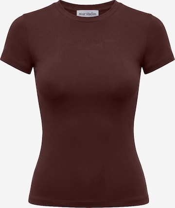 noar studios T-Shirt in Braun: Vorderseite