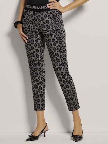 MADELEINE Slim fit Pants in Black: front