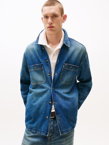Tommy Jeans Klasický střih Košile – modrá: přední strana