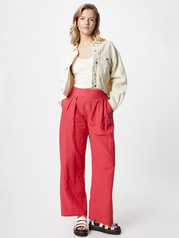 Abercrombie & Fitch Wide leg Παντελόνι πλισέ σε κόκκινο