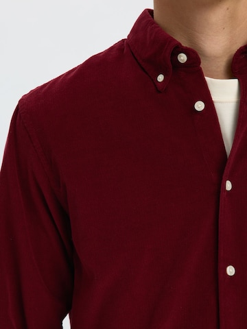 SELECTED - Ajuste regular Camisa 'SLHDanni' en rojo