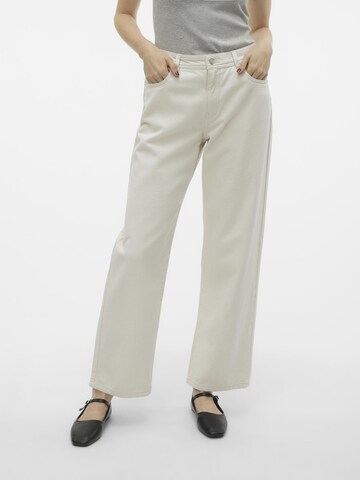 VERO MODA Regular Jeans 'EVELYN' in White: front