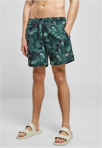 Shorts de bain Urban Classics en vert : devant