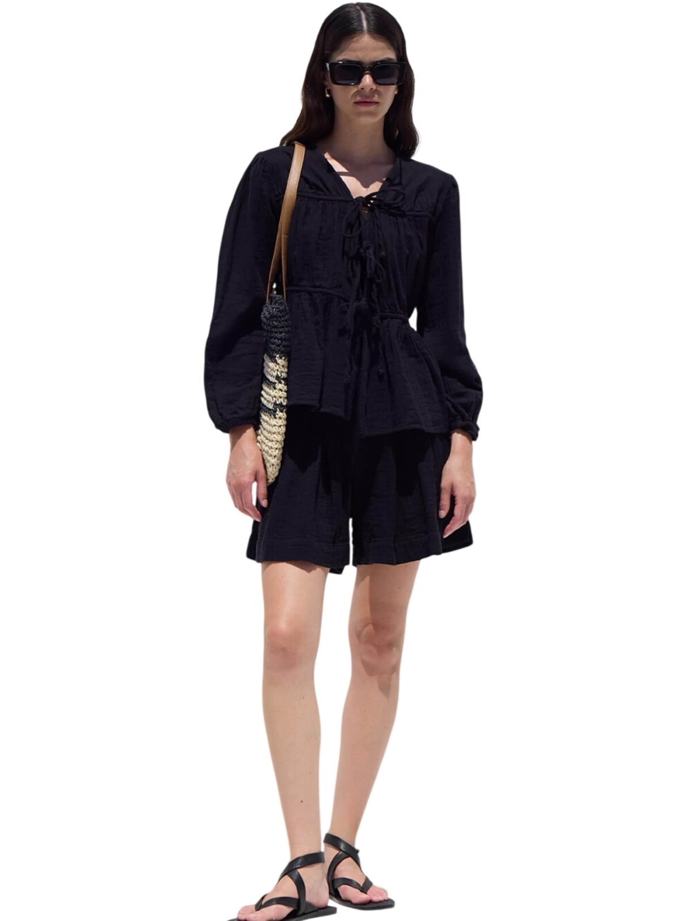 MANUKA Blouse in Black: front