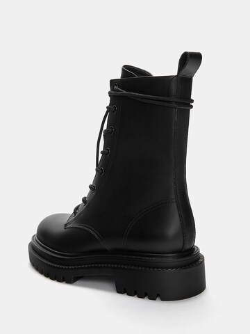 Ghete cu șireturi de la Pull&Bear pe negru