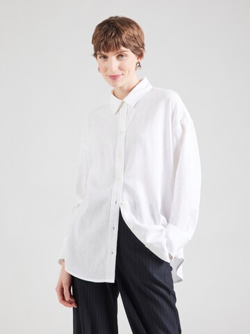 Abercrombie & Fitch Blouse in White: front