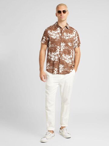 Brixton - Ajuste regular Camisa 'CHARTER' en marrón