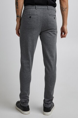 Coupe slim Pantalon chino 'Dave' !Solid en gris