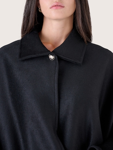 Camomilla Italia Cape in Zwart