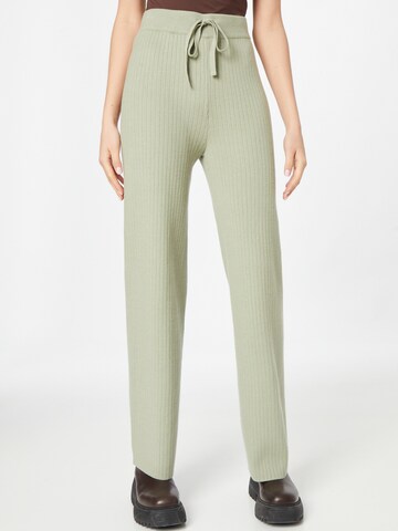 ABOUT YOU Regular Hose 'Gigi' in Grün: Vorderseite