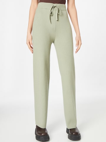 ABOUT YOU tavaline Püksid 'Gigi', värv roheline: eest vaates