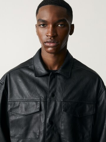 Pull&Bear Tussenjas in Zwart