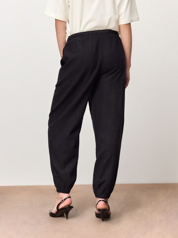 Next Loosefit Hose in Schwarz