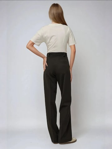 Wide leg Pantaloni con piega frontale di Hiccup in nero