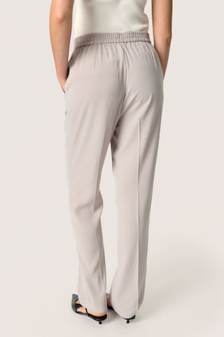 Regular Pantalon 'Shirley' SOAKED IN LUXURY en gris