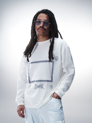 Luka Sabbat for ABOUT YOU - Camiseta 'Mika' en blanco: frente