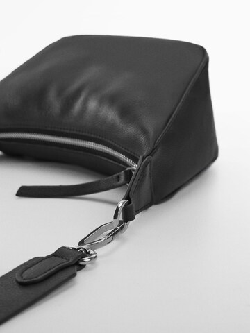 MANGO Чанта с презрамки в черно