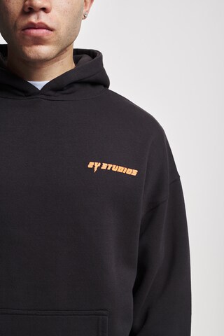 2Y Studios Sweatshirt 'Last For Life' in Zwart