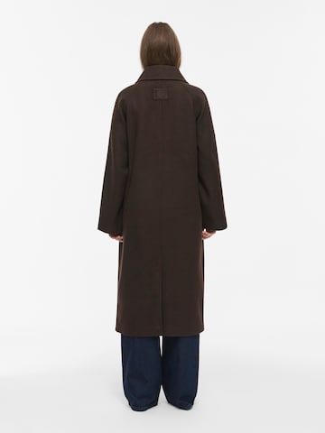 Noisy may Between-seasons coat in Brown