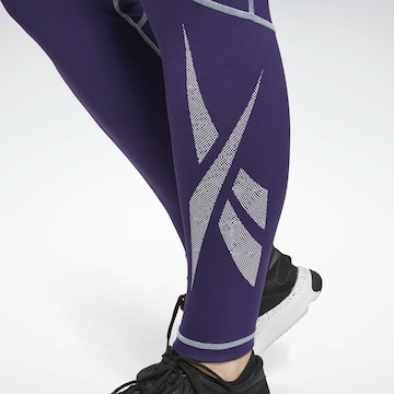 Skinny Pantaloni sportivi di Reebok in lilla