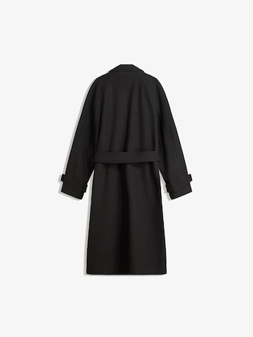 Palton de primăvară-toamnă de la Bershka pe negru
