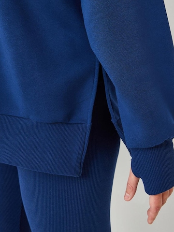 Bianco Lucci Sweat suit in Blue