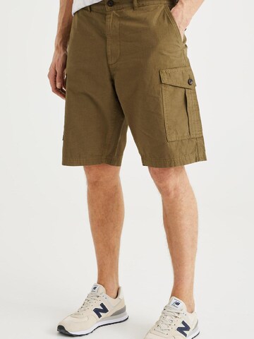 WE Fashion Regular Cargo trousers in Green: front