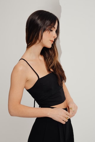 A LOT LESS - Top 'Leandra' en negro