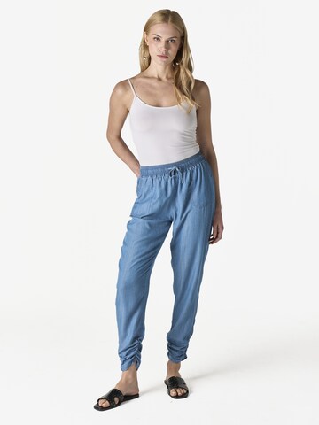 KOROSHI Tapered Jeans i blå: framsida