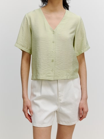 EDITED Blouse 'Naya' in Green: front