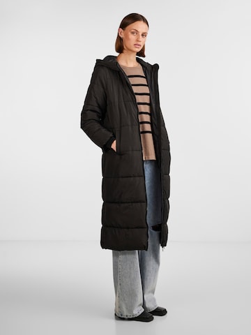 PIECES Winter Coat 'Bee' in Black