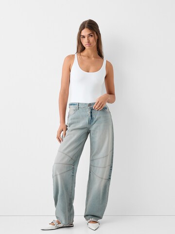 Bershka Loosefit Džíny – modrá