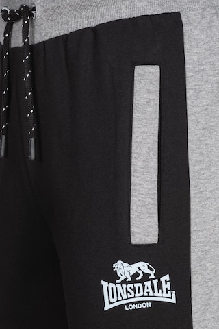 LONSDALE Tapered Hose 'Brocklehill' in Grau