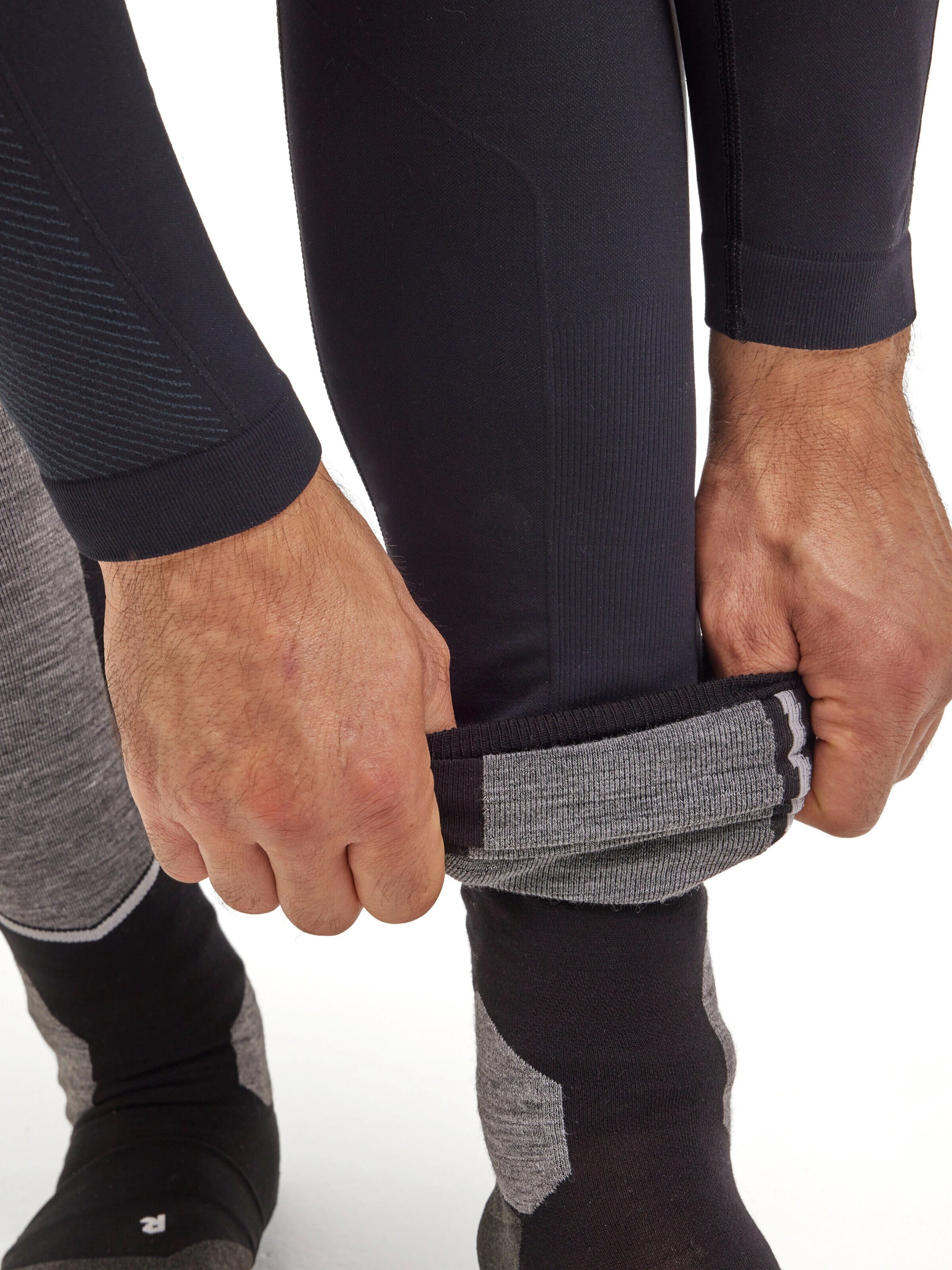 FALKE Skinny Workout Pants in Black