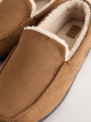 Slipper di Next in marrone