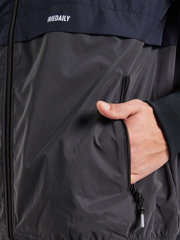 Coupe regular Veste mi-saison 'Resulaner ' Iriedaily en bleu