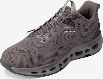 Baskets basses ' ' GIESSWEIN en gris : devant