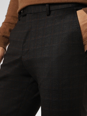 Coupe slim Pantalon à plis 'Hoxdon' Finshley & Harding London en gris