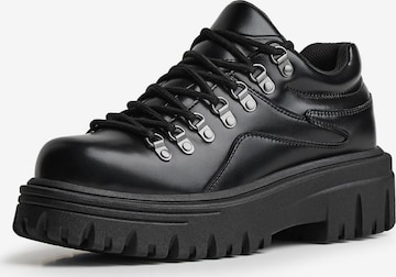 BershkaCipele na vezanje 'ZAPATO NEW ROCK' - crna boja: prednji dio