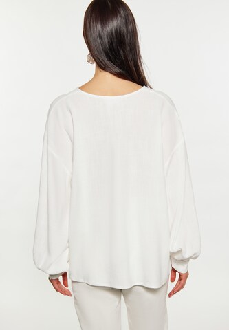 Usha - Blusa en blanco