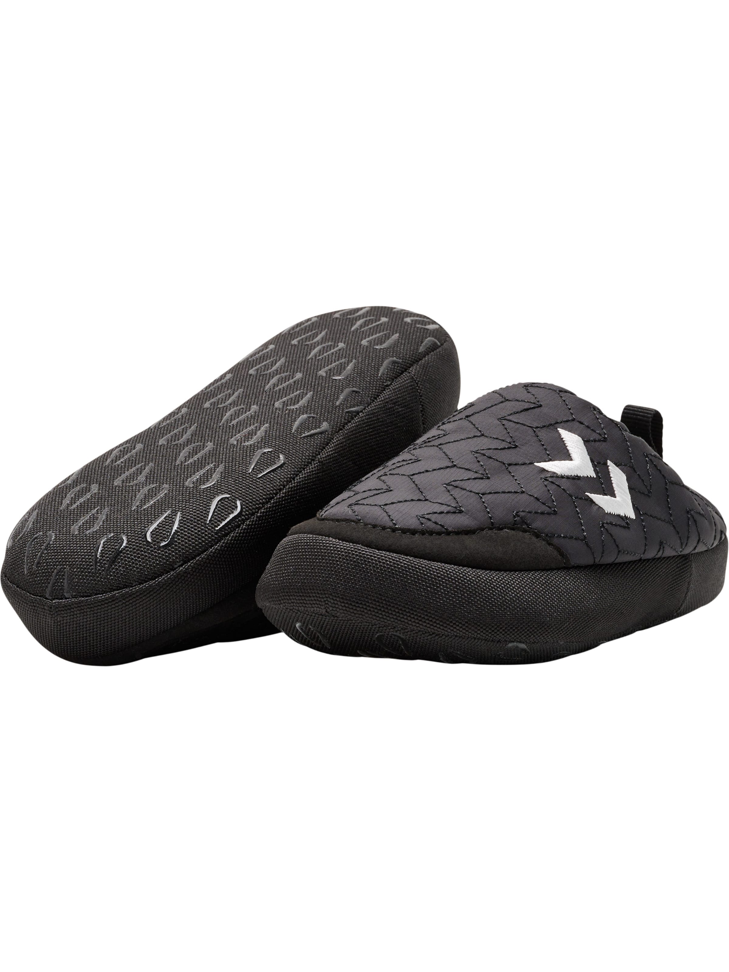 Hummel Slippers in Black