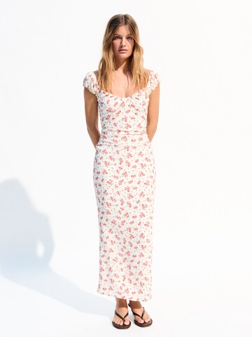 Bershka Letní šaty – bílá: přední strana