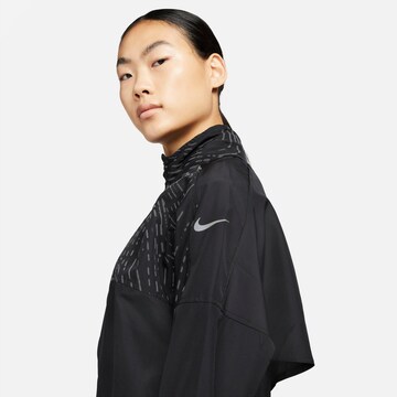 NIKE Laufjacke 'Run Division' in Schwarz