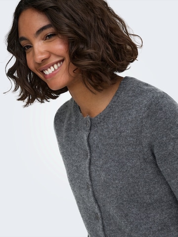 Cardigan 'ONLOLIVIA' ONLY en gris
