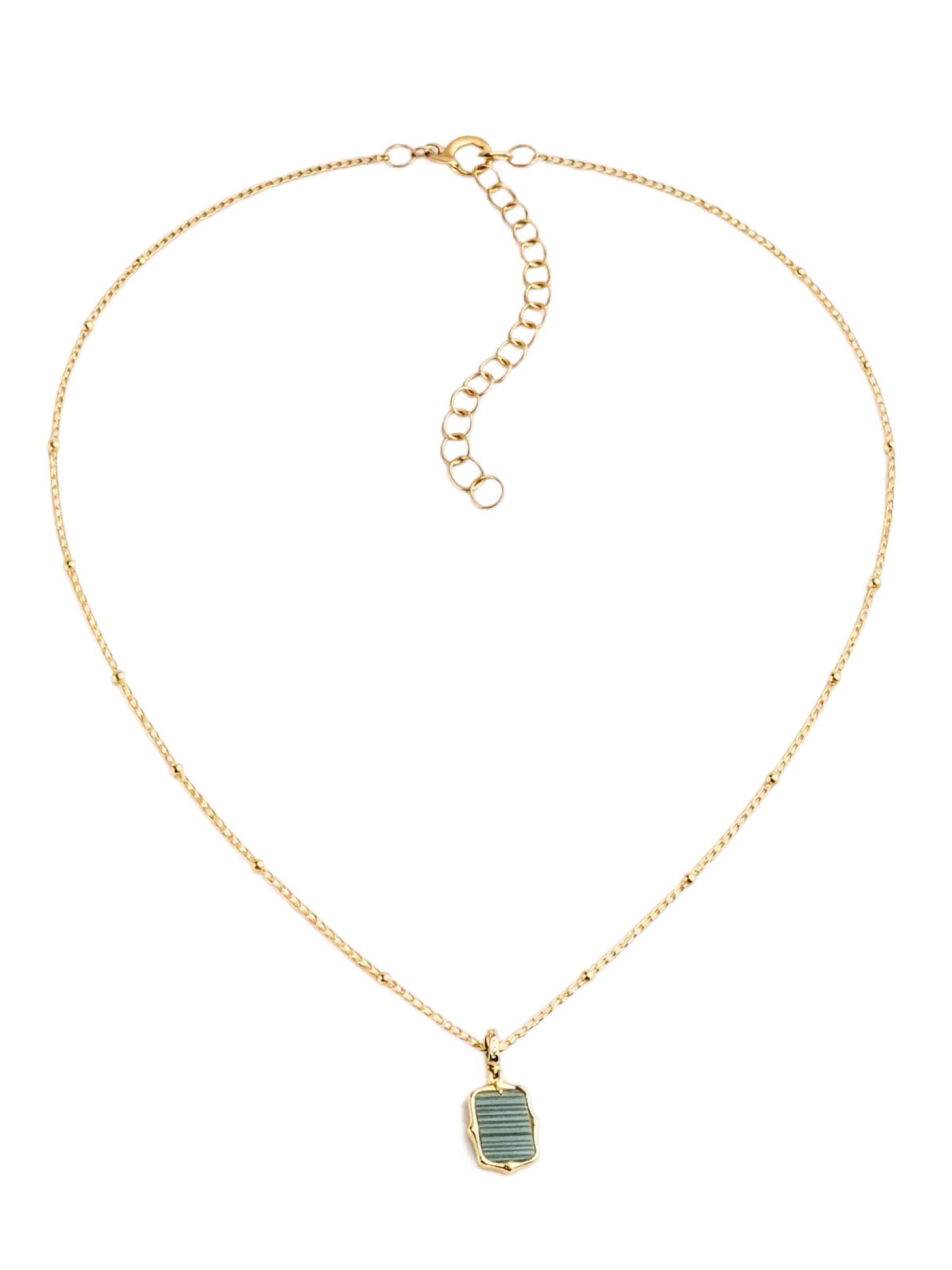 So Chic Necklace in Gold: front