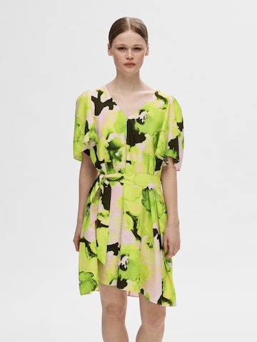 Robe 'Helinda' SELECTED FEMME en vert : devant