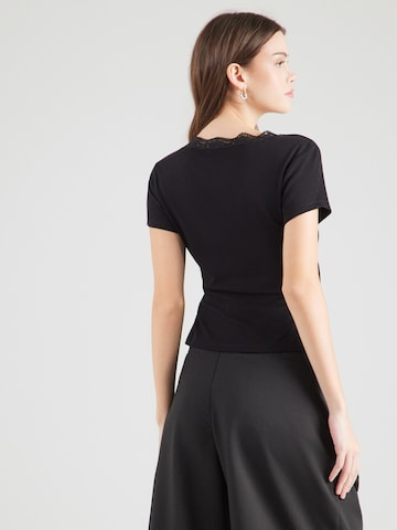 Tricou 'Cara' de la ABOUT YOU pe negru
