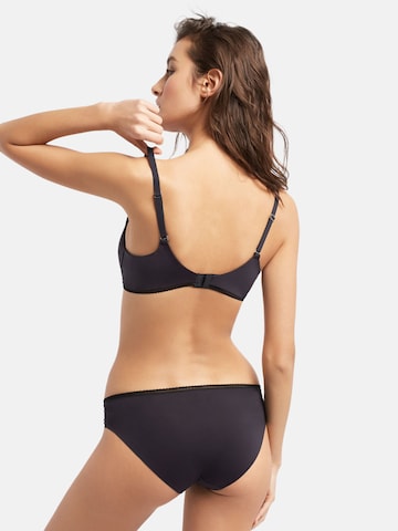 Gisela T-shirt Bra in Black