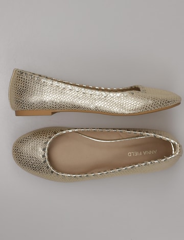 Anna Field Flats & Loafers in 38 in Gold: front